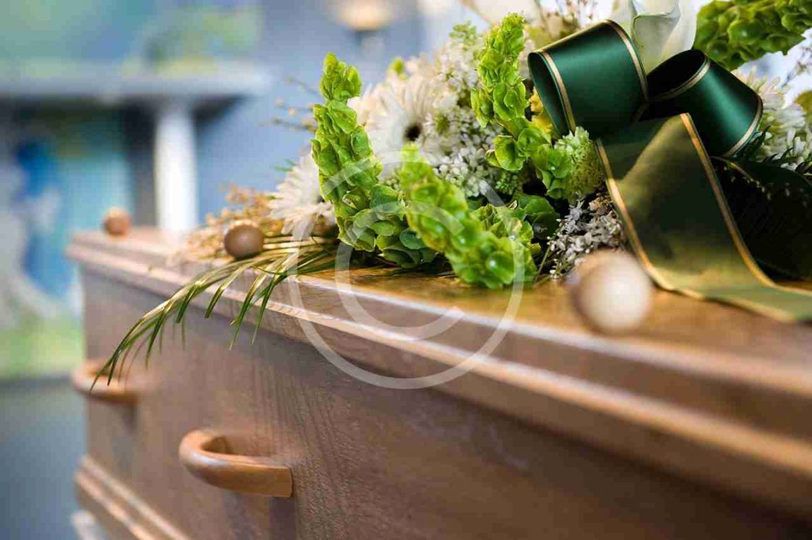 choose_the_right_casket_for_your_loved_one_when_planning_the_funeral.jpg
